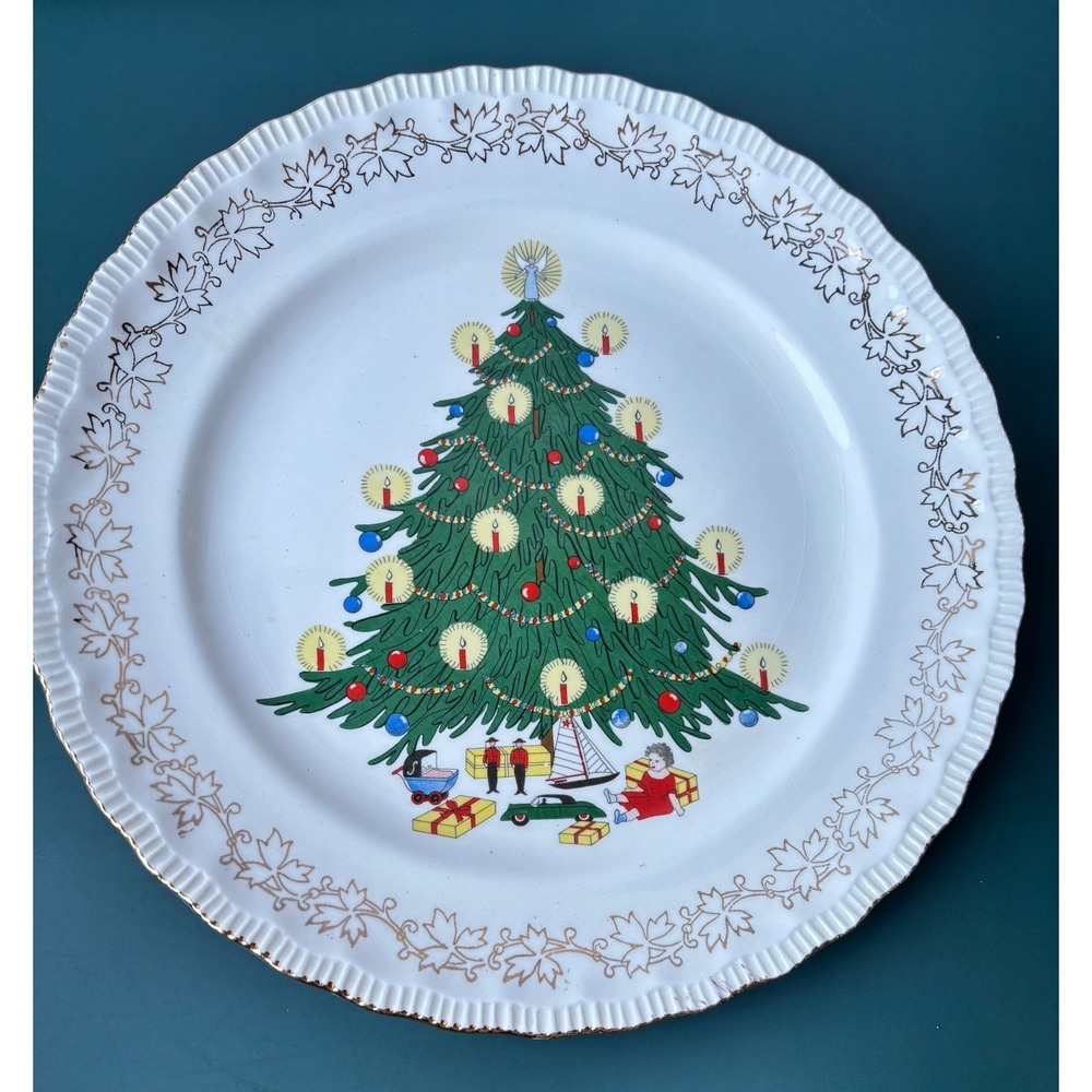 Vintage Christmas Tree Dinner Plate 22KT Gold Rim Scalloped Edge 10 Inch